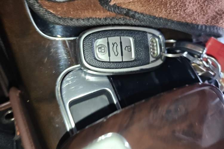 Used Audi A8 2014 A8L 45 TFSI quattro Luxury Model Vehicle Key