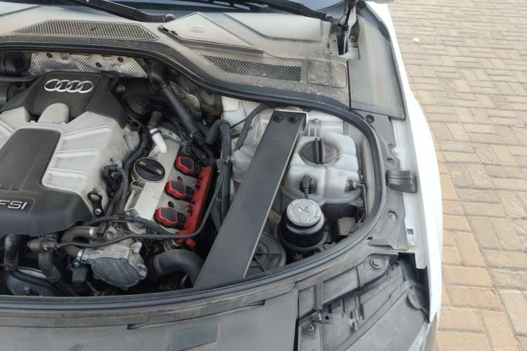 Used Audi A8 2014 A8L 45 TFSI quattro Comfort model Engine Bay Left