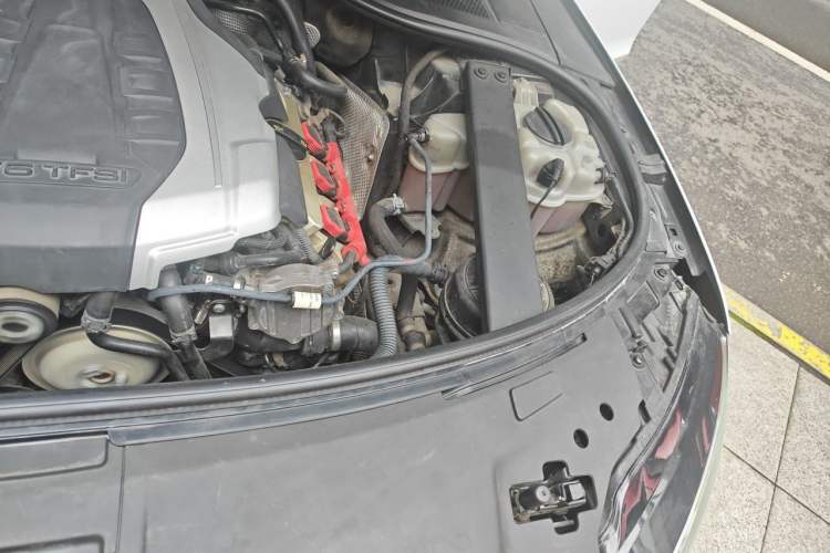 Used Audi A8 2014 A8L 45 TFSI quattro Comfort model Engine Bay Left