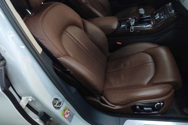 Used Audi A8 2014 A8L 45 TFSI quattro Comfort model Right Front Seat