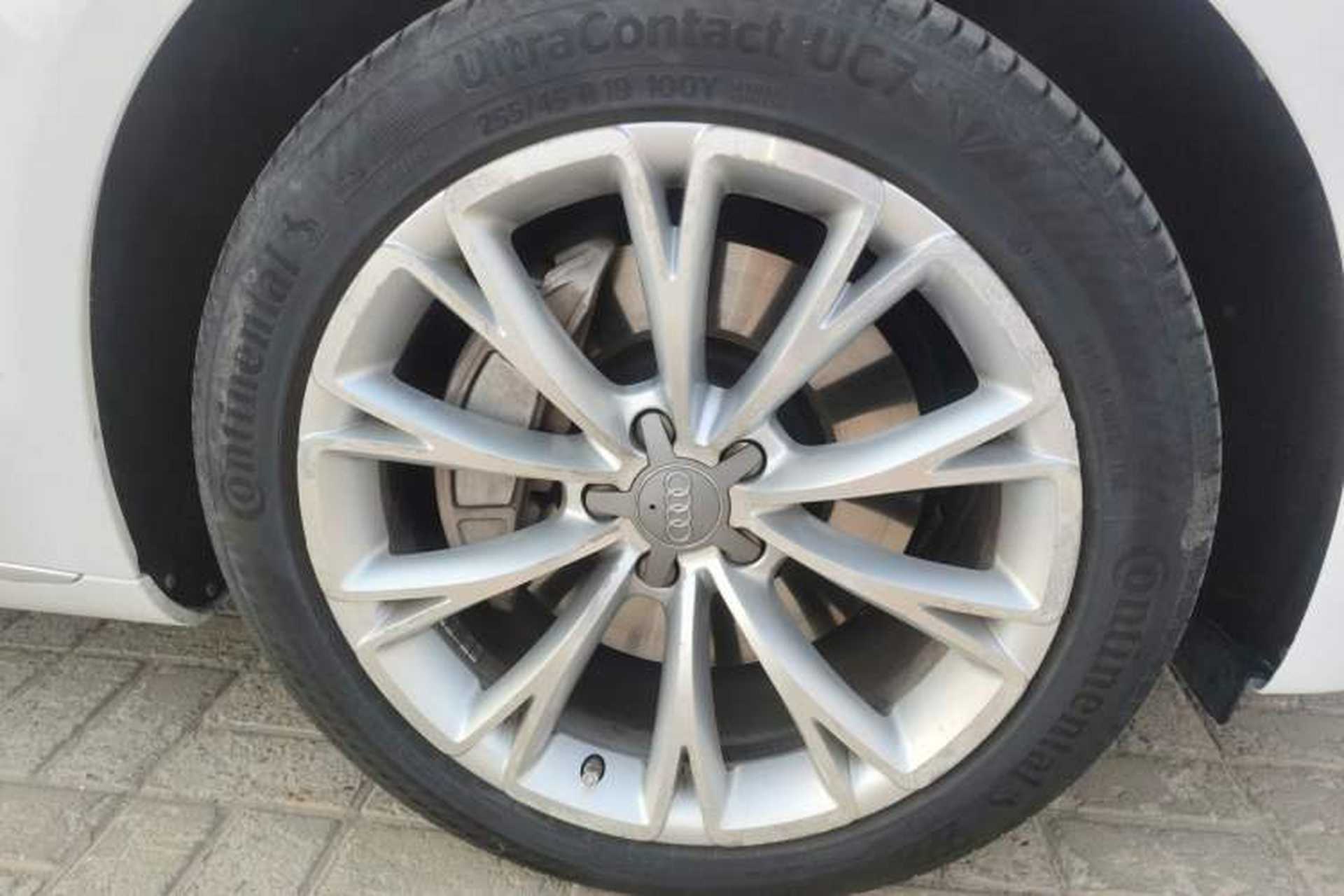 Used Audi A8 2014 A8L 45 TFSI quattro Comfort model Right Front Wheel Hub
