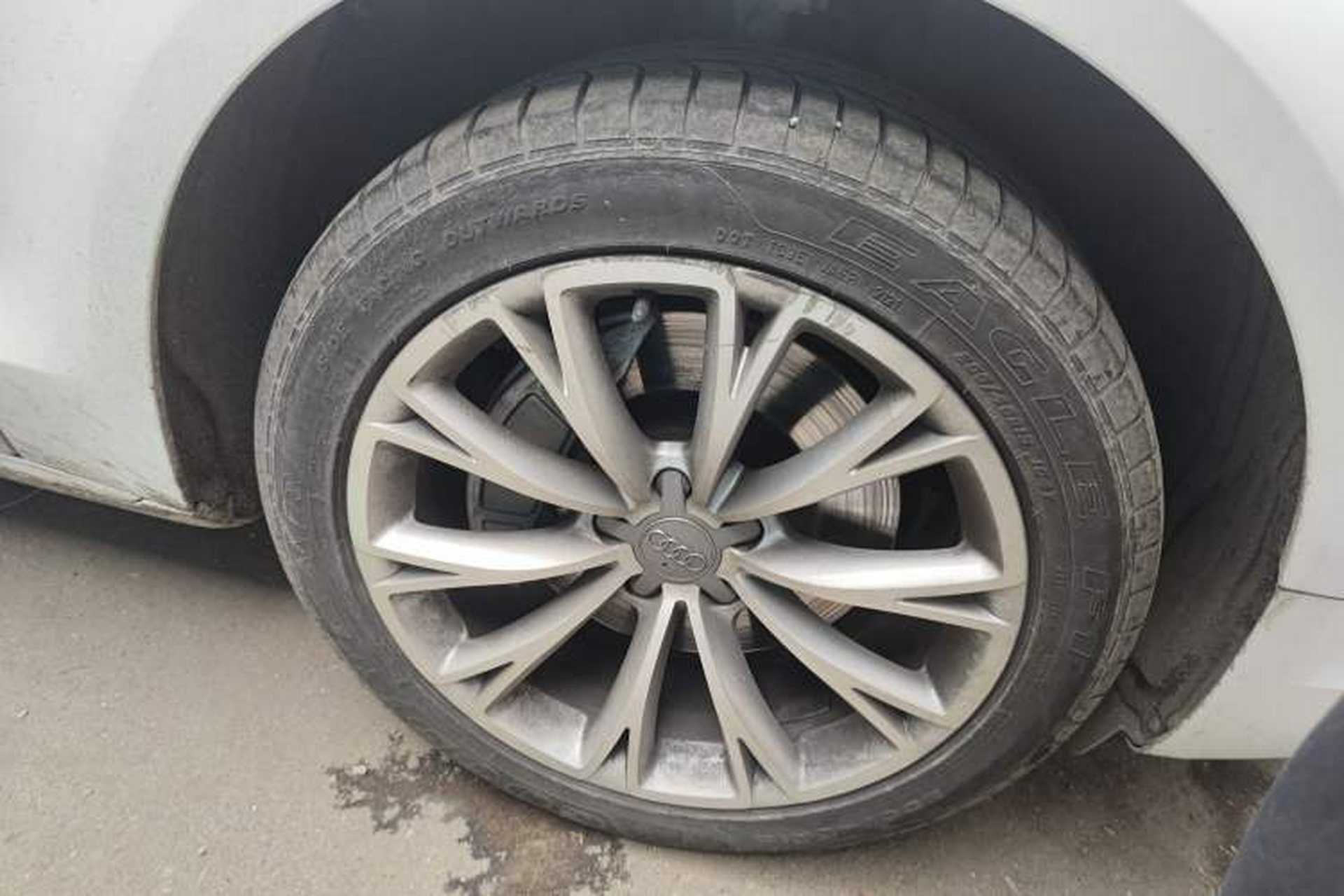 Used Audi A8 2014 A8L 45 TFSI quattro Luxury Model Right Front Wheel Hub