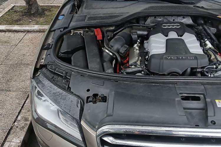 Used Audi A8 2014 A8L 45 TFSI quattro Comfort model Engine Bay Right