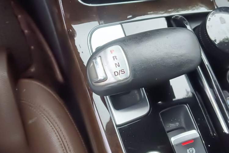 Used Audi A8 2014 A8L 45 TFSI quattro Comfort model Gear Lever