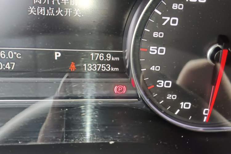 Used Audi A8 2014 A8L 45 TFSI quattro Comfort model Odometer Close Up