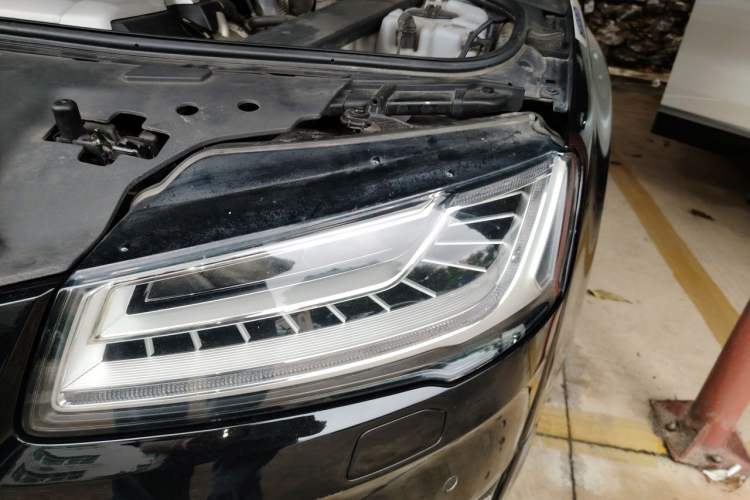 Used Audi A8 2016 A8L 45 TFSI quattro Comfort model Engine Bay Left