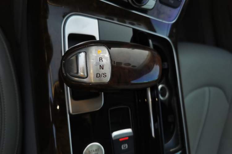 Used Audi A8 2016 A8L 6.3 FSI W12 quattro flagship model Gear Lever