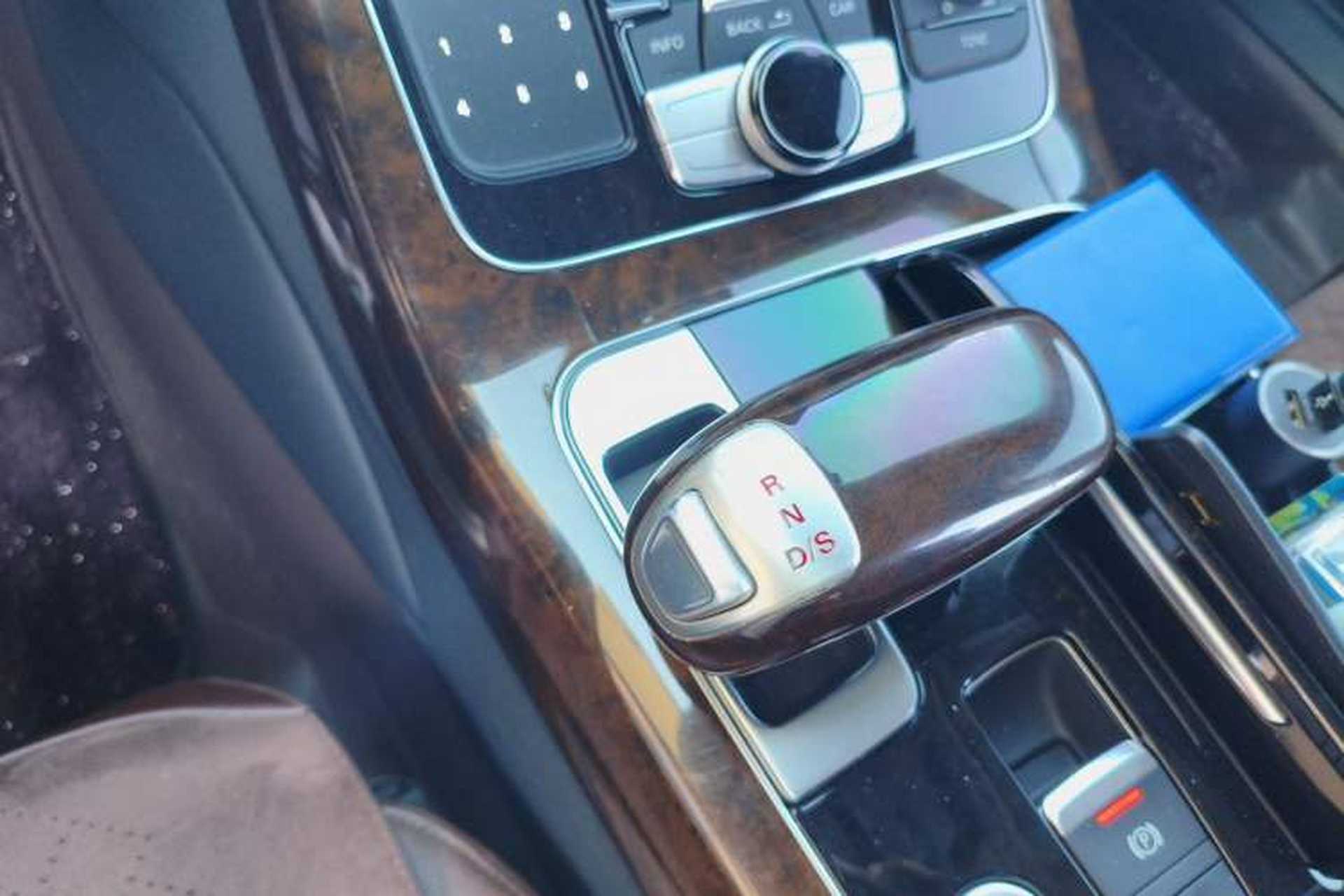 Used Audi A8 2016 A8L 45 TFSI quattro Comfort model Gear Lever
