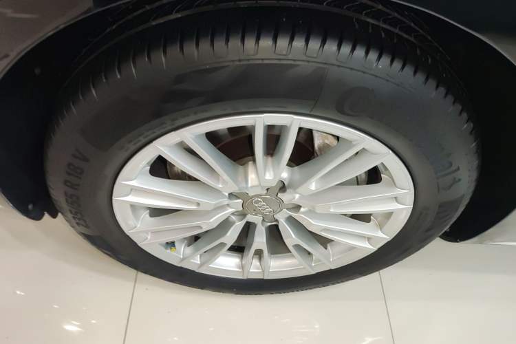 Used Audi A8 2016 A8L 45 TFSI quattro Fashion Edition Left Front Wheel Hub