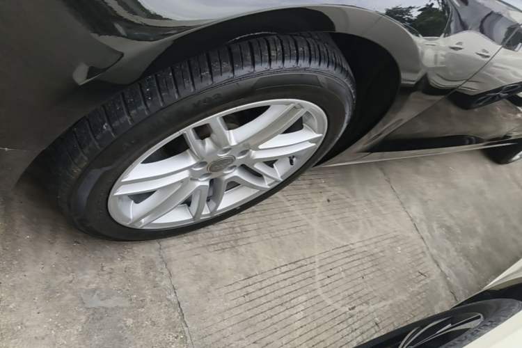 Used Audi A8 2016 A8L 45 TFSI quattro Comfort model Left Front Wheel Hub
