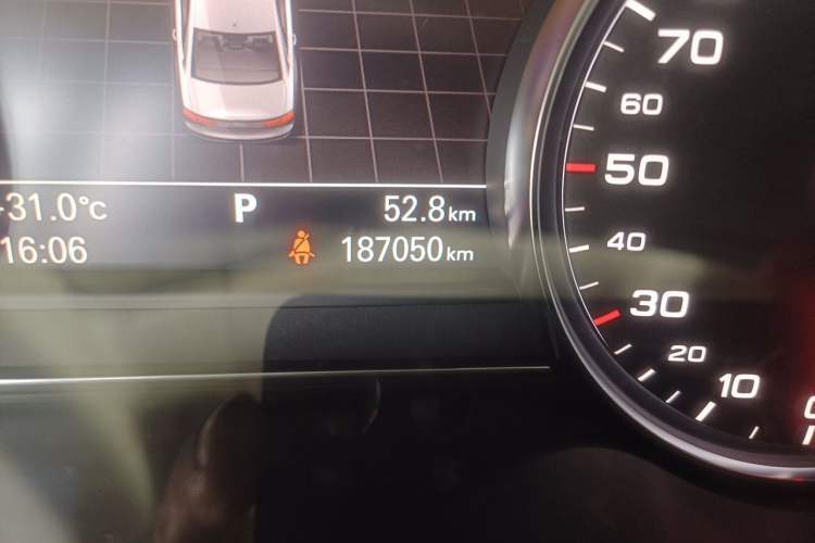 Used Audi A8 2016 A8L 45 TFSI quattro Luxury Edition Odometer Close Up