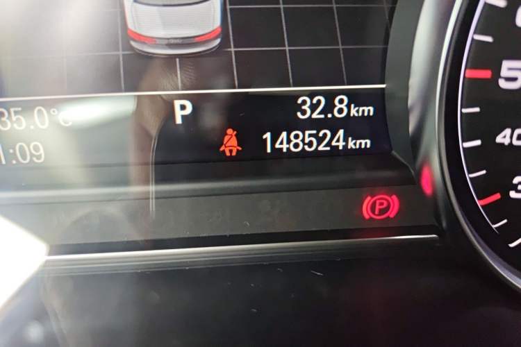 Used Audi A8 2016 A8L 45 TFSI quattro Luxury Edition Odometer Close Up