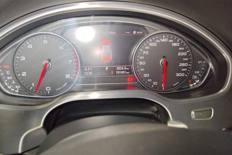 Used Audi A8 2016 A8L 45 TFSI quattro Comfort model Odometer Close Up