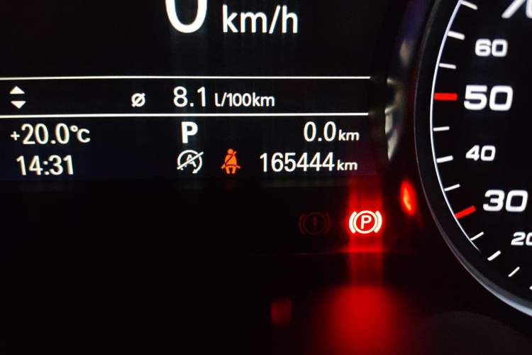 Used Audi A8 2016 A8L 45 TFSI quattro Comfort model Odometer Close Up