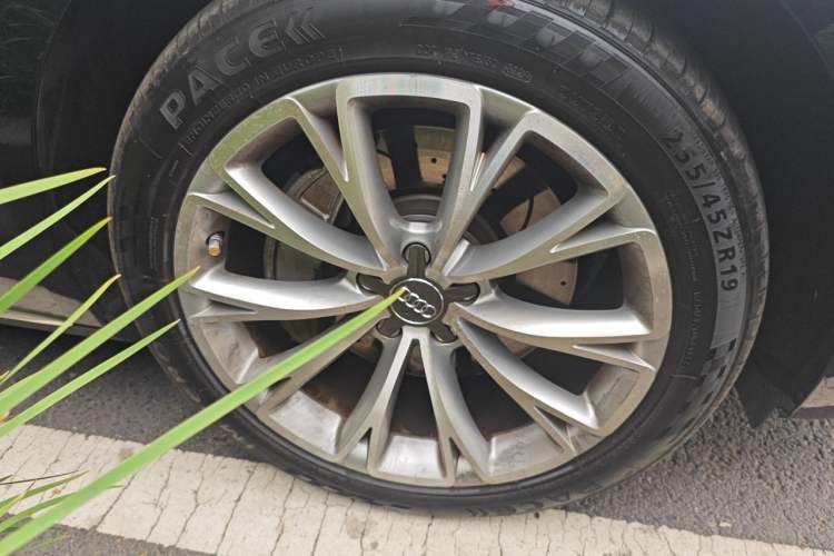 Used Audi A8 2016 A8L 45 TFSI quattro Luxury Edition Right Front Wheel Hub