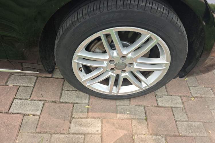 Used Audi A8 2016 A8L 45 TFSI quattro Comfort model Right Front Wheel Hub