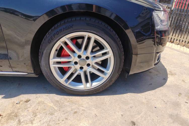Used Audi A8 2016 A8L 45 TFSI quattro Comfort model Right Front Wheel Hub