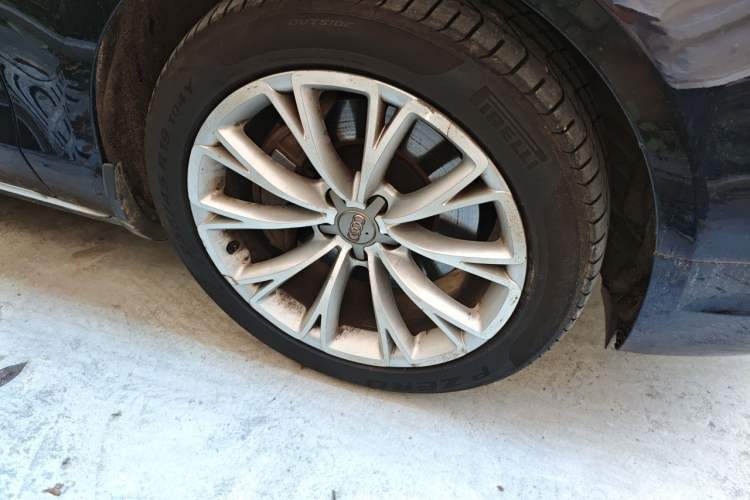 Used Audi A8 2016 A8L 45 TFSI quattro Luxury Edition Right Front Wheel Hub