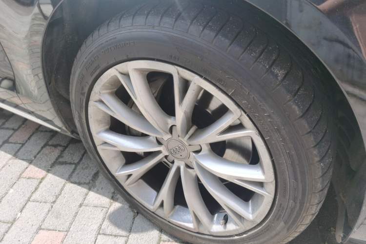 Used Audi A8 2016 A8L 45 TFSI quattro Luxury Edition Right Front Wheel Hub