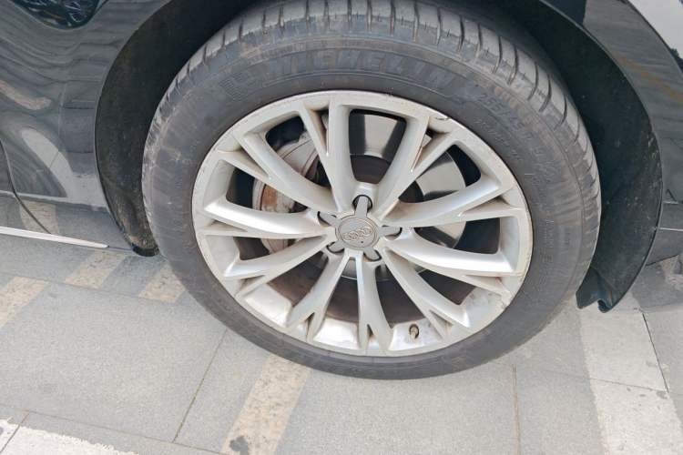 Used Audi A8 2016 A8L 45 TFSI quattro Luxury Edition Right Front Wheel Hub