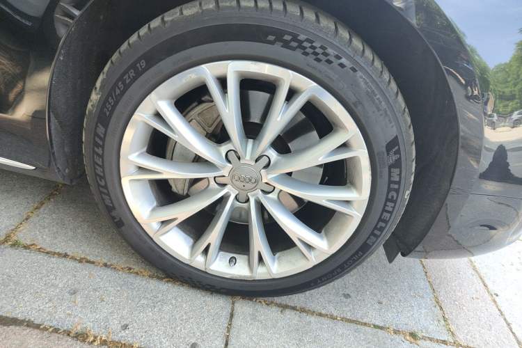 Used Audi A8 2016 A8L 45 TFSI quattro Luxury Edition Right Front Wheel Hub