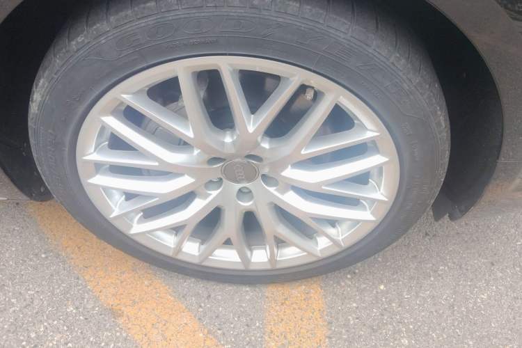 Used Audi A8 2016 A8L 50 TFSI quattro Prestige Edition Right Front Wheel Hub