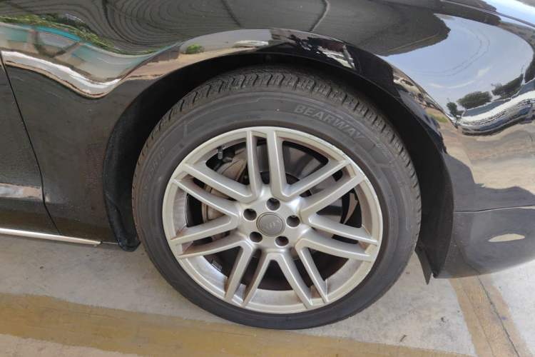Used Audi A8 2016 A8L 45 TFSI quattro Comfort model Right Front Wheel Hub