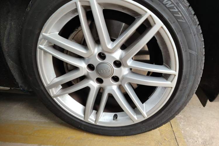 Used Audi A8 2016 A8L 45 TFSI quattro Comfort model Right Front Wheel Hub