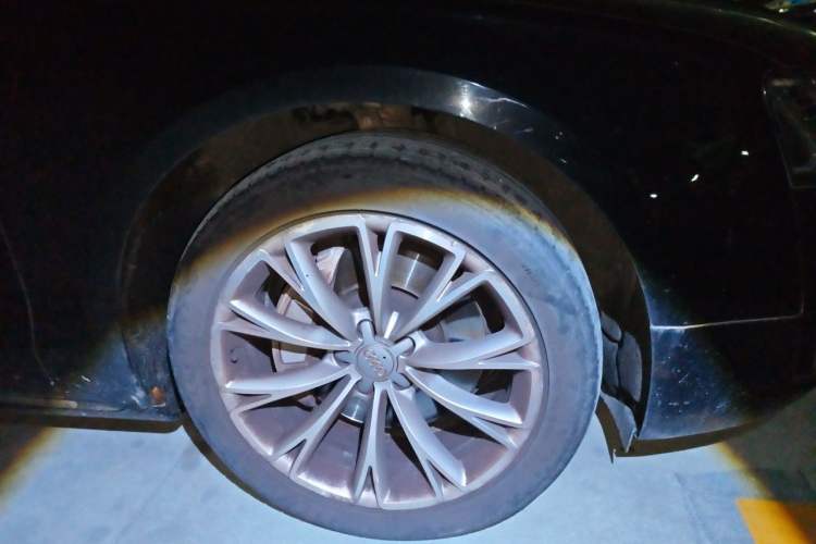 Used Audi A8 2016 A8L 45 TFSI quattro Luxury Edition Right Front Wheel Hub