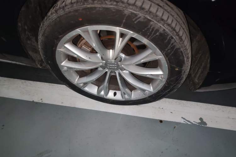 Used Audi A8 2016 A8L 45 TFSI quattro Luxury Edition Right Front Wheel Hub