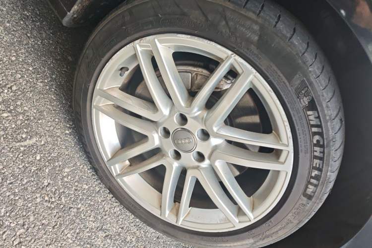 Used Audi A8 2016 A8L 45 TFSI quattro Comfort model Right Front Wheel Hub