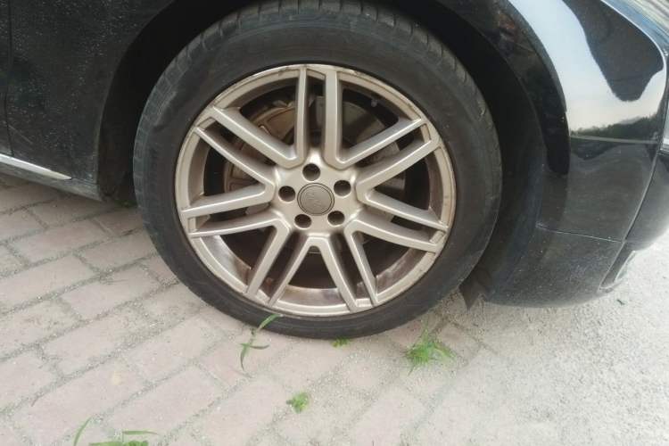 Used Audi A8 2016 A8L 45 TFSI quattro Comfort model Right Front Wheel Hub