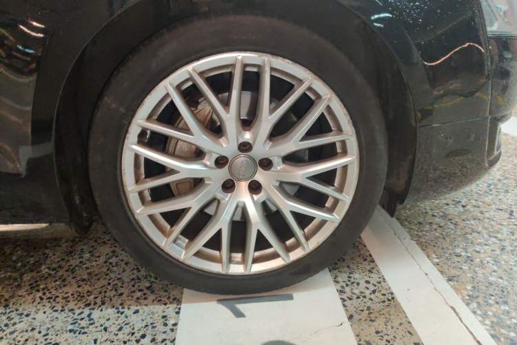 Used Audi A8 2016 A8L 50 TFSI quattro Prestige Edition Right Front Wheel Hub