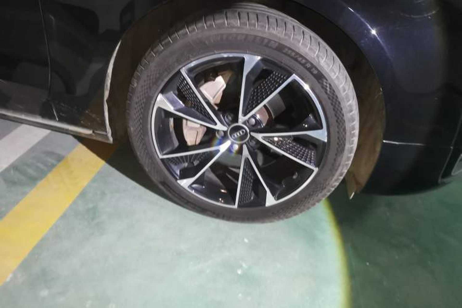 Used Audi A8 2016 A8L 45 TFSI quattro Comfort model Right Front Wheel Hub