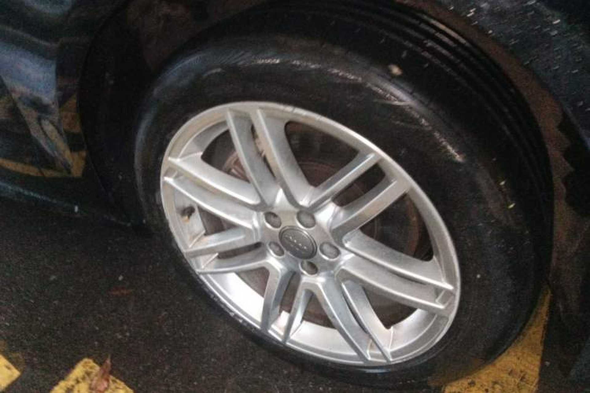 Used Audi A8 2016 A8L 45 TFSI quattro Comfort model Right Front Wheel Hub