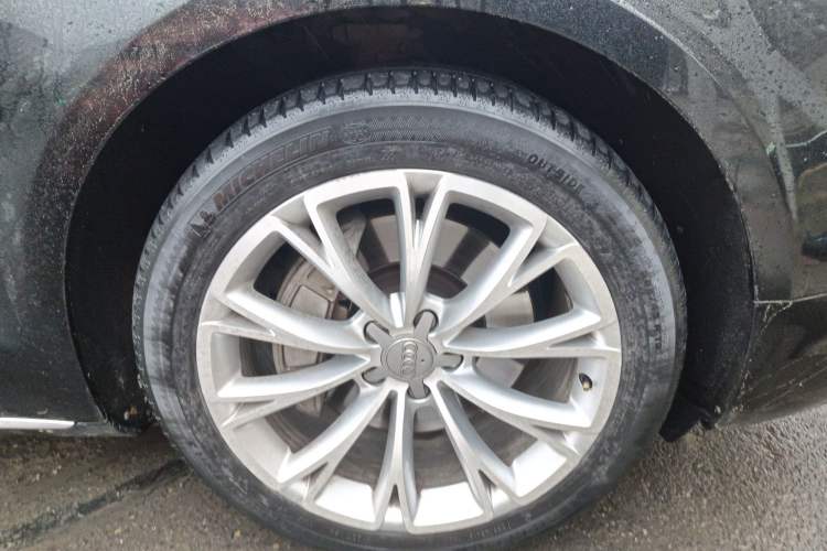 Used Audi A8 2016 A8L 45 TFSI quattro Luxury Edition Right Front Wheel Hub
