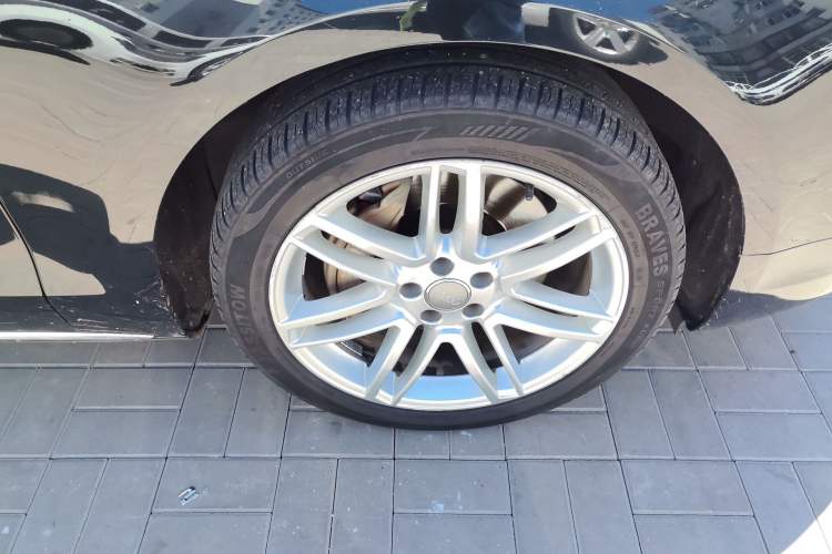 Used Audi A8 2016 A8L 45 TFSI quattro Comfort model Right Front Wheel Hub