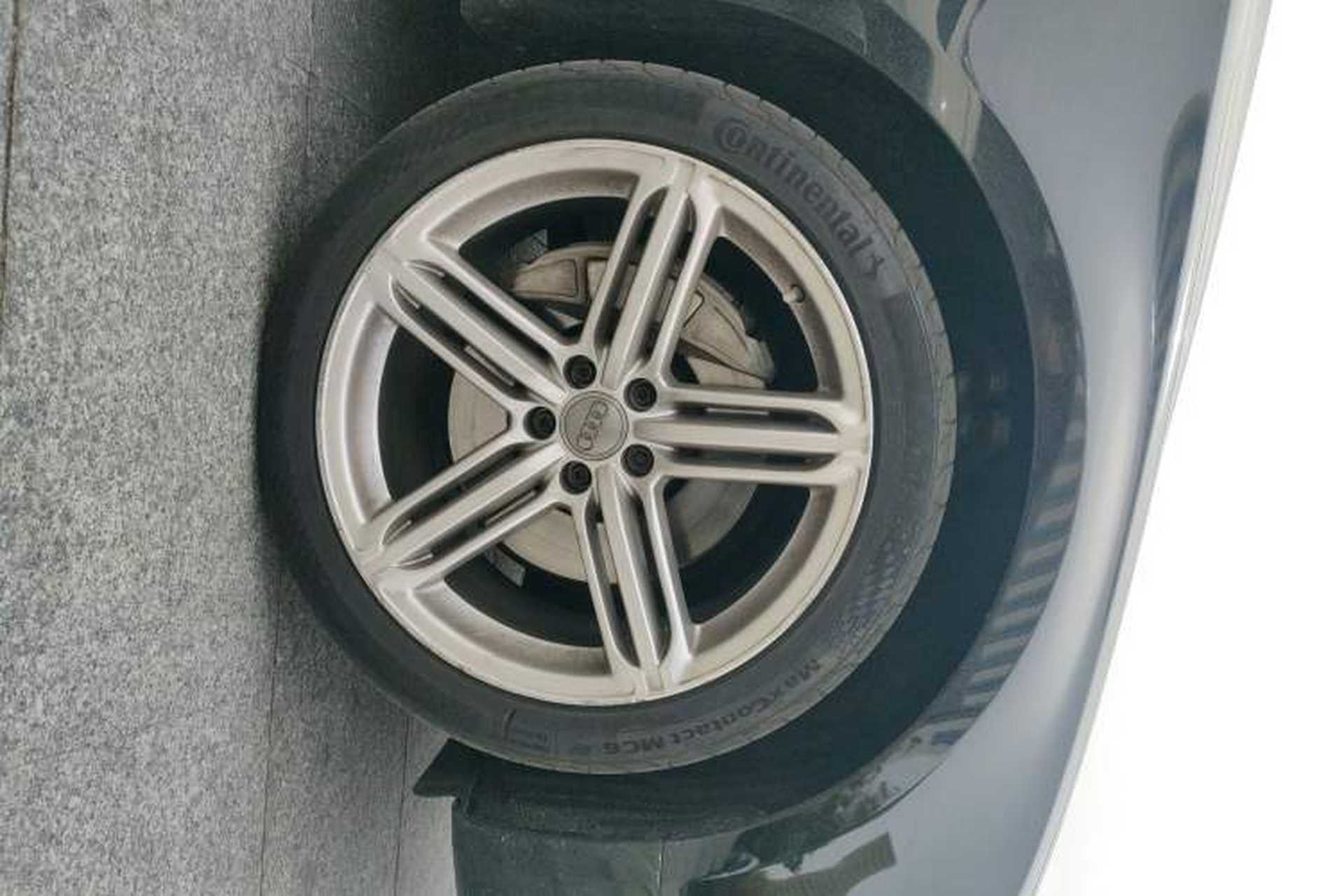 Used Audi A8 2016 A8L 45 TFSI quattro Luxury Edition Right Front Wheel Hub