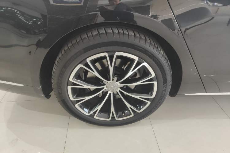 Used Audi A8 2016 A8L 45 TFSI quattro Luxury Edition Right Rear Wheel Hub