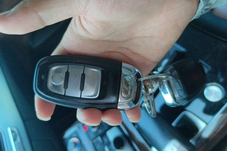 Used Audi A8 2016 A8L 45 TFSI quattro Comfort model Vehicle Key