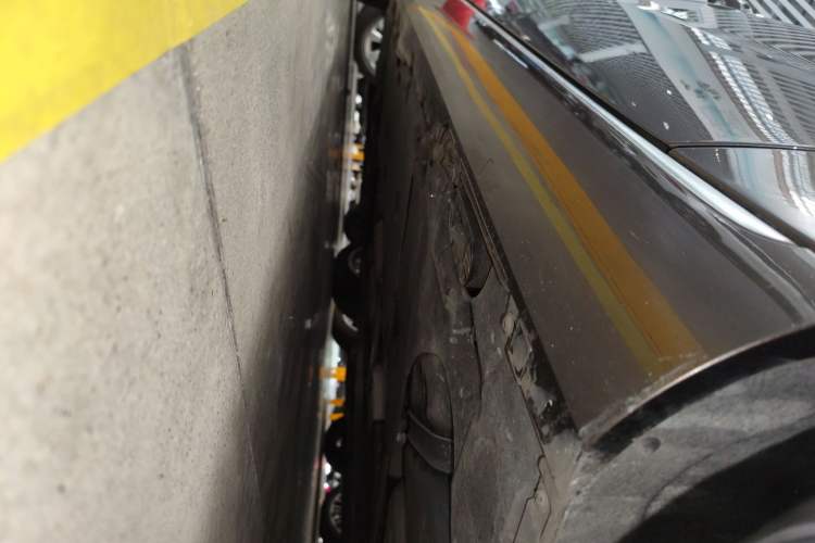 Used Audi A8 2016 A8L 45 TFSI quattro Comfort model Left Side Sill
