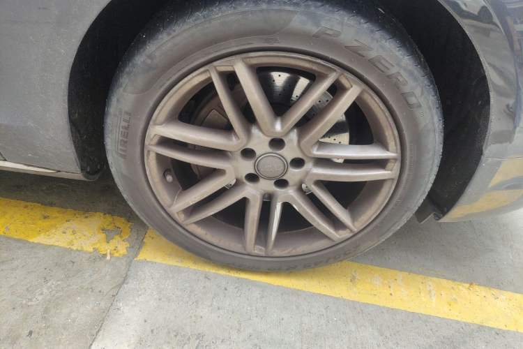 Used Audi A8 2016 A8L 45 TFSI quattro Comfort model Right Front Wheel Hub