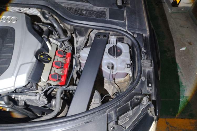 Used Audi A8 2017 A8L 45 TFSI quattro Comfort model Engine Bay Left