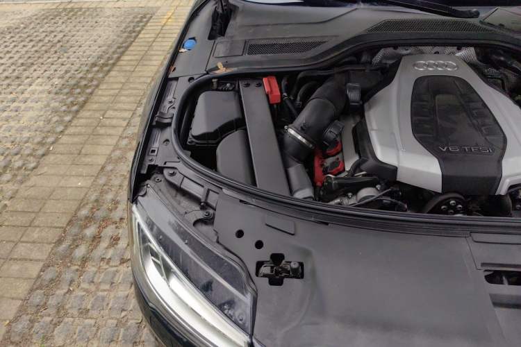 Used Audi A8 2017 A8L 45 TFSI quattro Comfort model Engine Bay Right