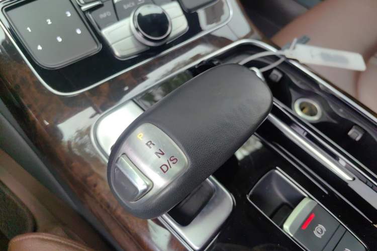 Used Audi A8 2017 A8L 45 TFSI quattro Comfort model Gear Lever