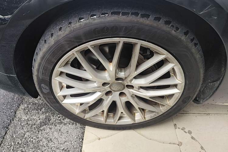 Used Audi A8 2017 A8L 50 TFSI quattro Prestige Edition Left Front Wheel Hub