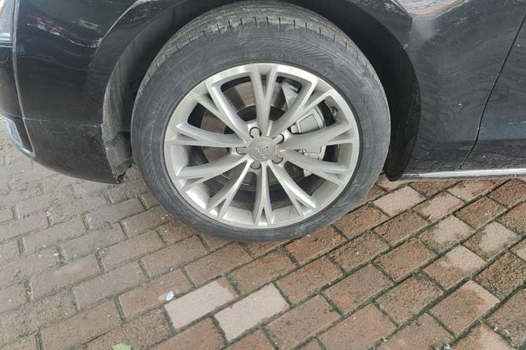 Used Audi A8 2017 A8L 45 TFSI quattro Luxury Model Left Front Wheel Hub