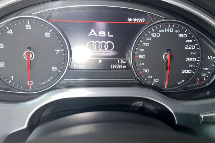 Used Audi A8 2017 A8L 45 TFSI quattro Leading Elite Edition Odometer Close Up