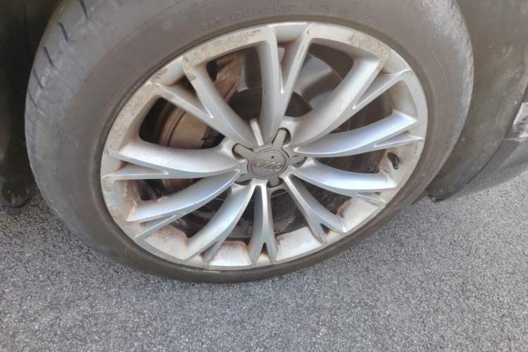 Used Audi A8 2017 A8L 45 TFSI quattro Comfort model Right Front Wheel Hub