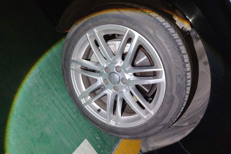 Used Audi A8 2017 A8L 45 TFSI quattro Comfort model Right Front Wheel Hub
